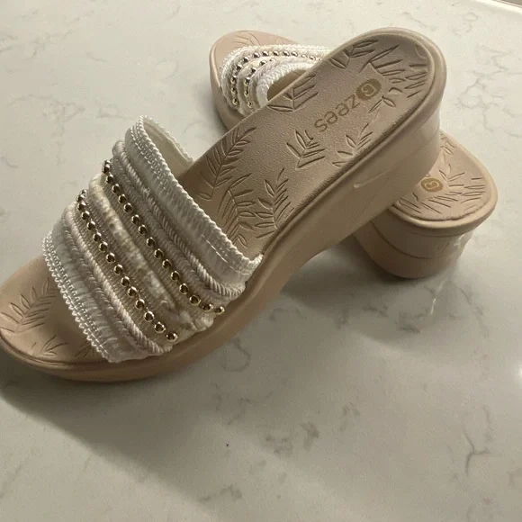 Bzees Gold and White Sandals with Textured Strap - Picture 2 of 4